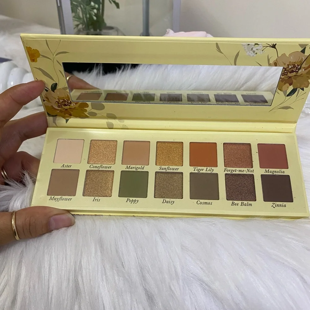Laura Geller Seasonless Staples Wildflower Wishes Eyeshadow Palette 14 Shades